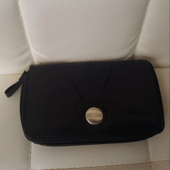 Kenneth Cole Reaction Wallet - Picture 1 of 13